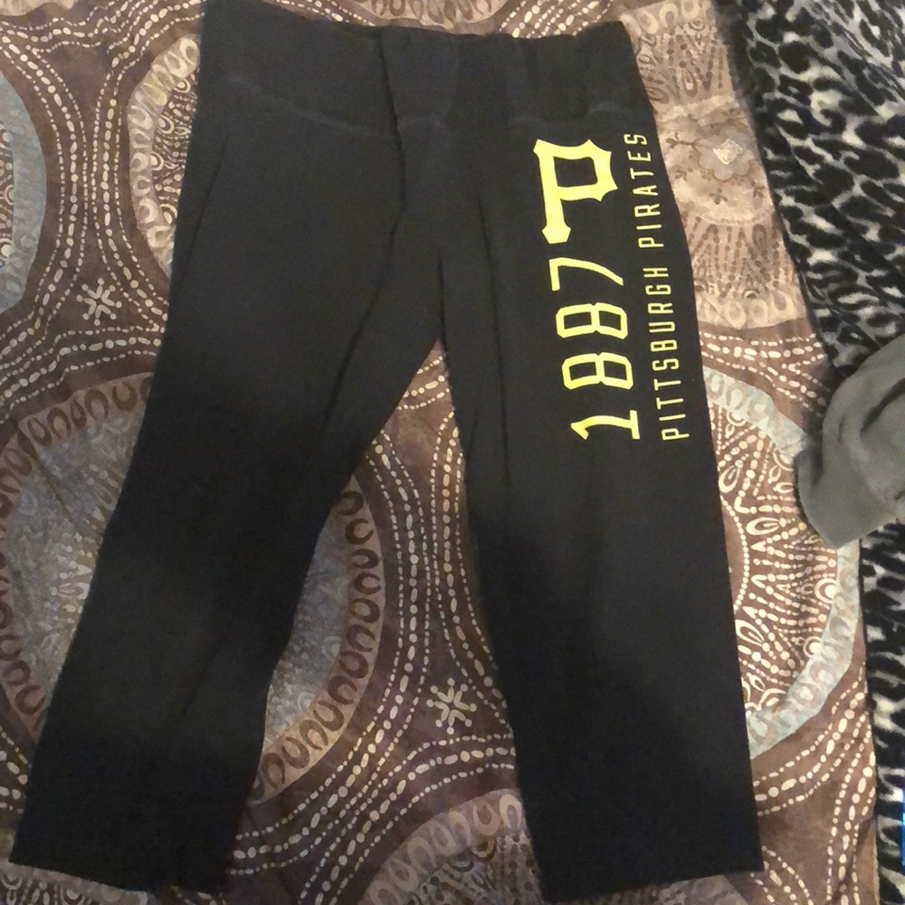 PINK crop leggings
